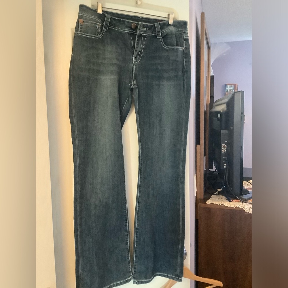 Low rise Boot cut jeans Sz 15/16 Back pocket bling